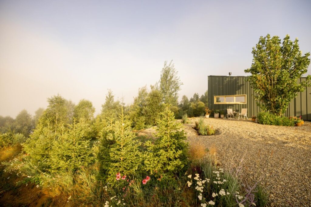 Mazury oferują szeroki wachlarz możliwości inwestycyjnych, od działek rekreacyjnych, przez tereny pod agroturystykę, aż po przestrzenie idealne pod budowę hoteli czy ośrodków wypoczynkowych