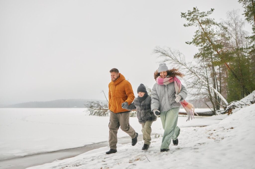 Posiadanie działki z dostępem do linii brzegowej to marzenie wielu inwestorów i osób pragnących wybudować swój wymarzony dom w malowniczej lokalizacji.